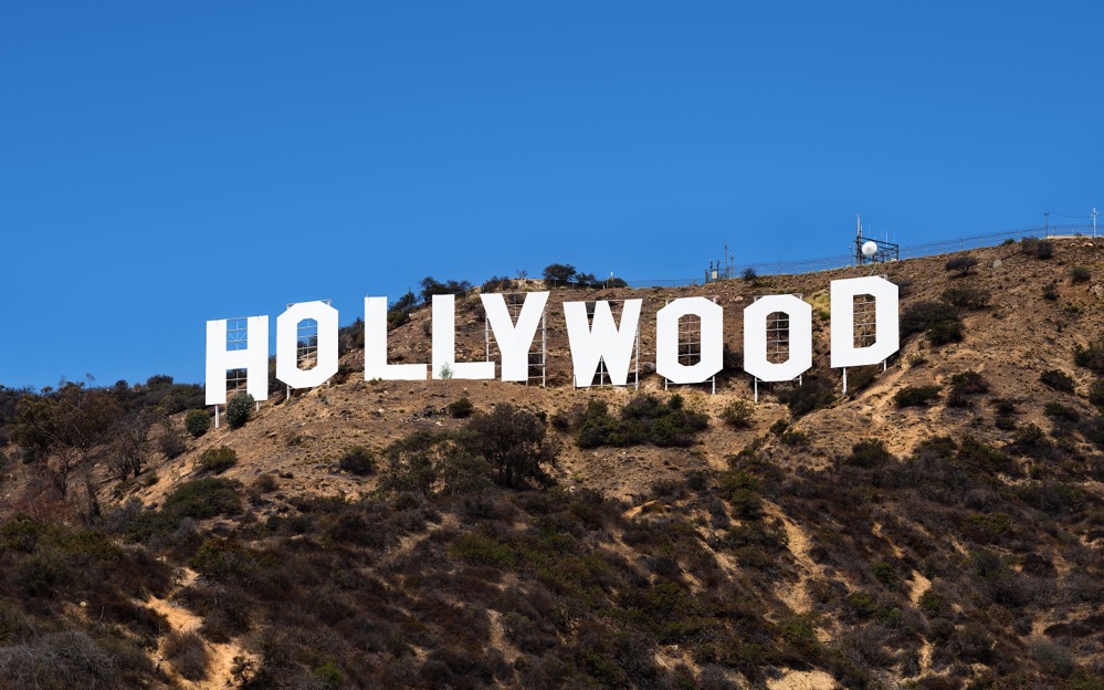 巨大的白色字母拼出了山坡上的好莱坞