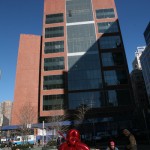 纽约市立大学的菲特曼大厅由Pei Cobb Freed设计，临近世界贸易7号。