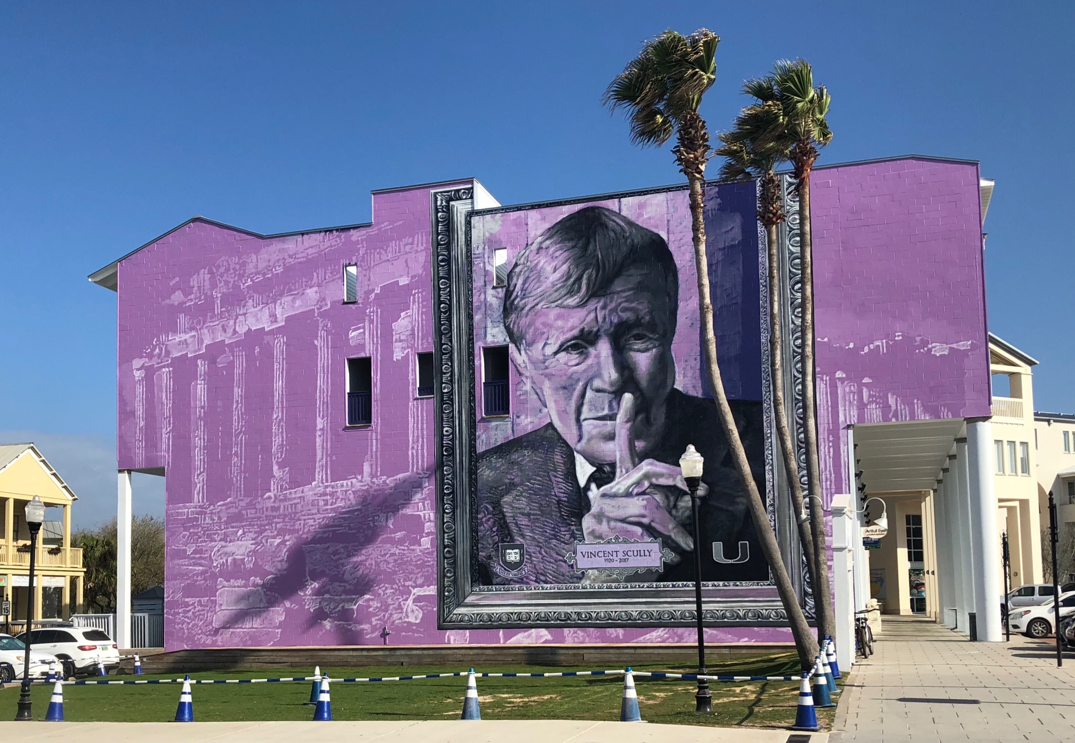 文森特·斯库利在佛罗里达州海滨的壁画。(Michael Pisacane提供)