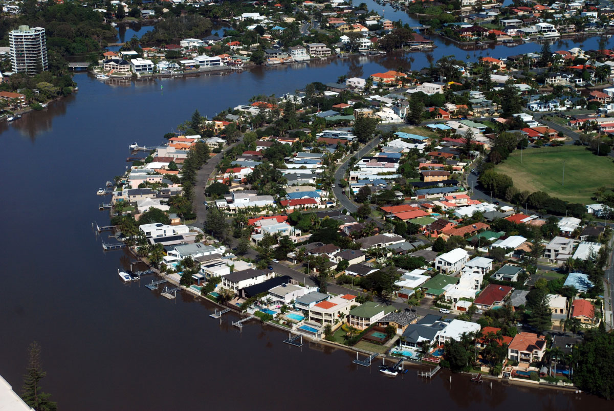 澳大利亚昆士兰的黄金海岸。一些城市甚至在气候变化的推动下就已经摇摇欲坠地接近崩溃的边缘。(xiquinhosilva / Flickr)