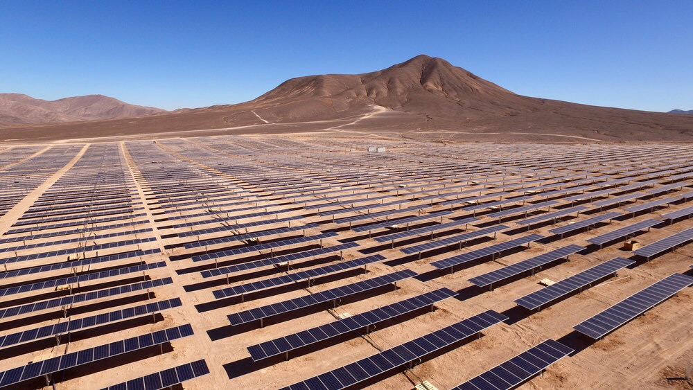 智利的太阳能电池组照片，与墨西哥正在建造的电池组相似。
