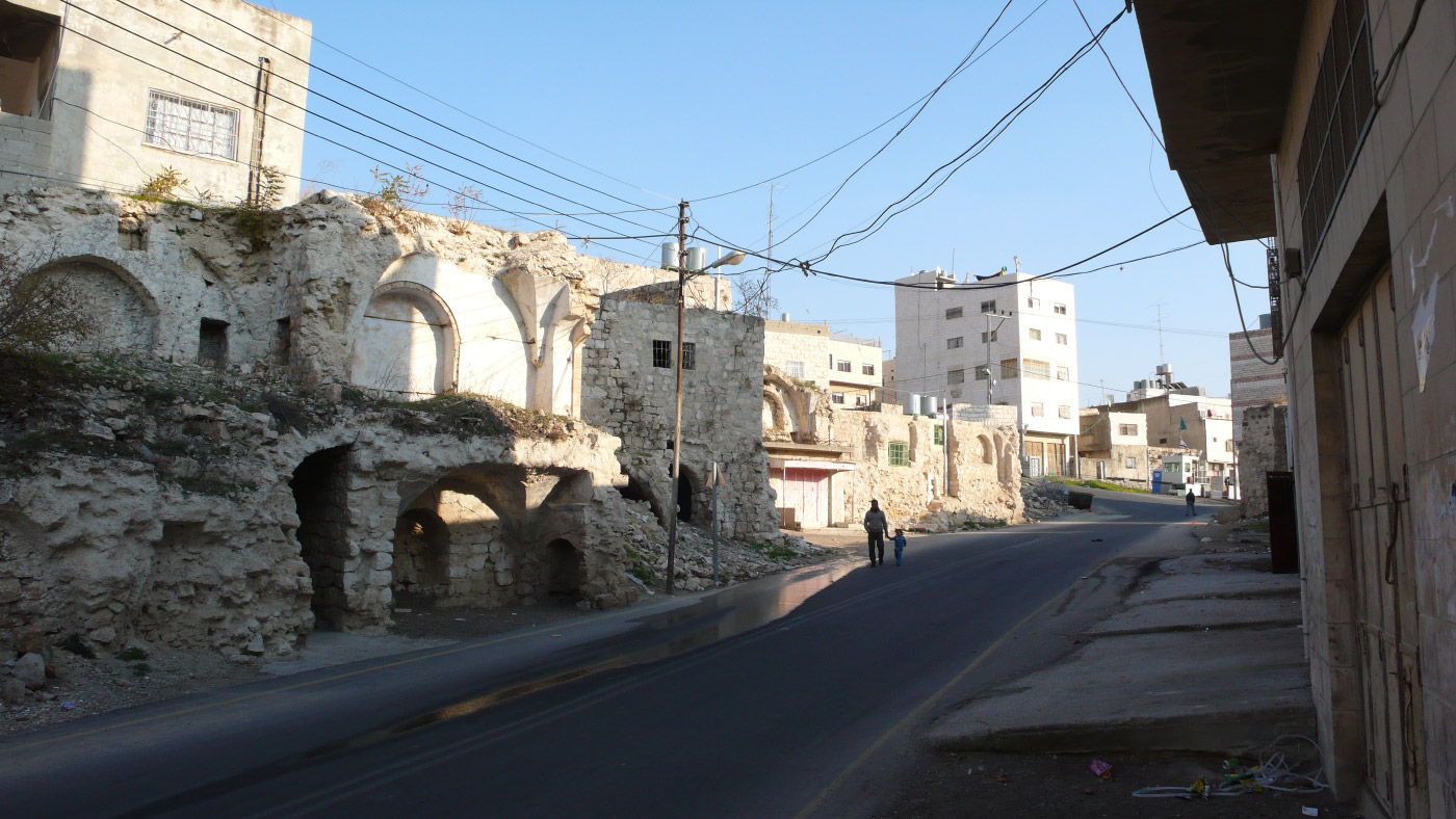残余的巴勒斯坦房屋在2004年被铲平，修建了一条被称为
