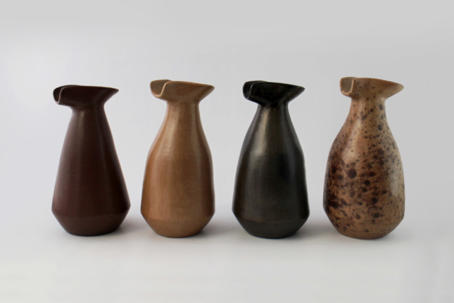 SIlvia壶产自普埃布拉的Los Reyes Metzontla，是Innovando la Tradición经营的实验设计工作室的产品，该工作室将瓦哈卡陶瓷历史中的一件古老作品与当代工业容器相结合。