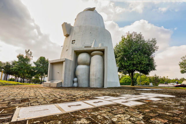 6号站，风之塔/Torre de los Vientos，由乌拉圭雕塑家冈萨洛·丰塞卡(Gonzalo Fonseca)创作，保存于2009年。鲁塔·德拉·阿米斯塔德。
