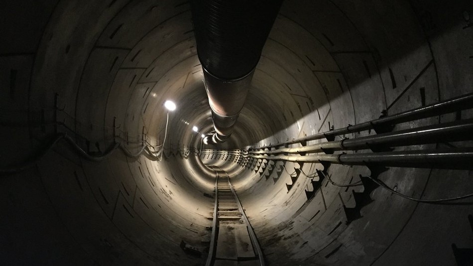 去年公布的一张洛杉矶测试隧道的照片