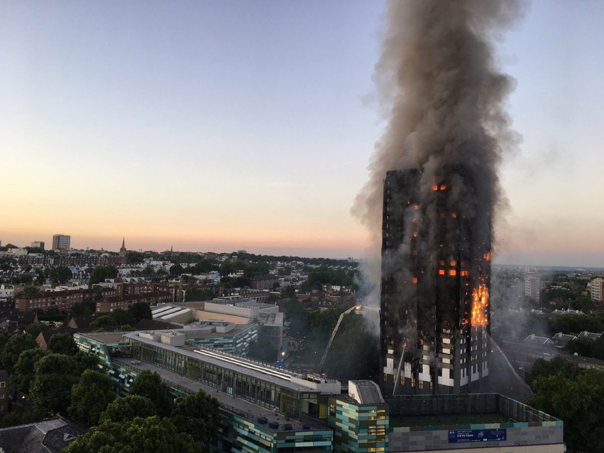 2017年格伦费尔大楼着火的照片