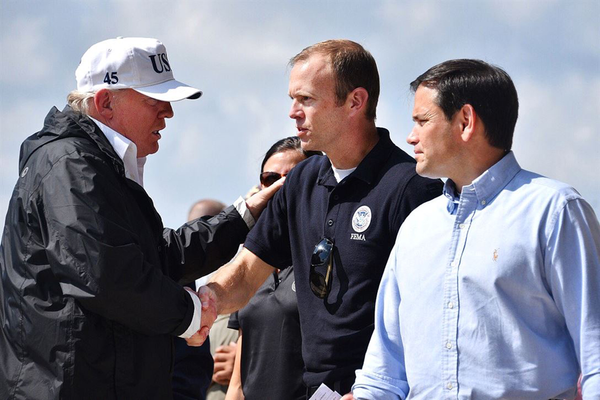 唐纳德·特朗普，参议员马可·卢比奥和联邦应急管理局局长，2017年9月的图片