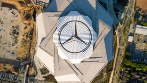 无人机拍摄的梅赛德斯-奔驰体育场