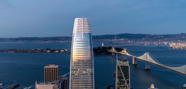Salesforce大楼顶部的图片