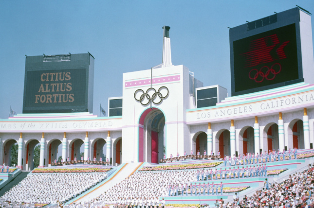 洛杉矶体育馆奥运火炬塔的照片