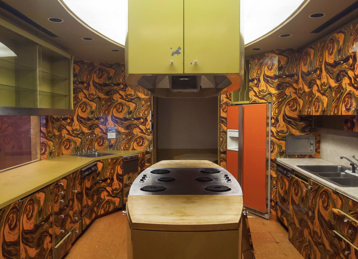 这是一个测试厨房的图片，里面有橙色和黄色的迷幻效果