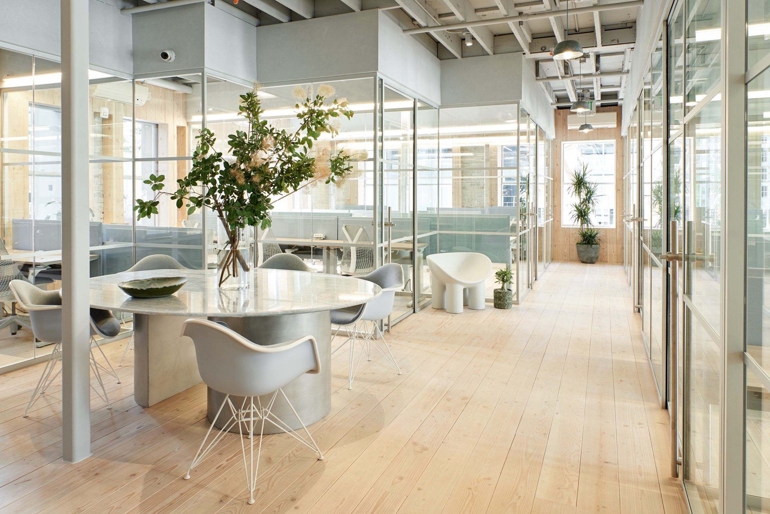 Yves Béhar设计的联合办公空间内部