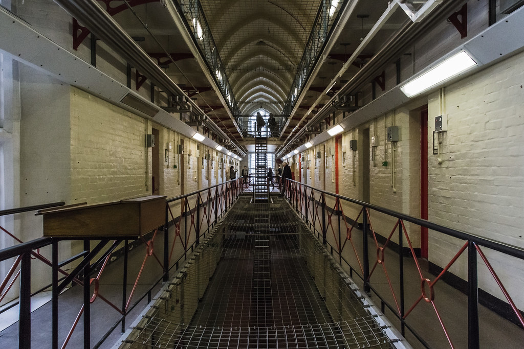 奥斯卡·王尔德曾经被关押的监狱走廊上的透视照片
