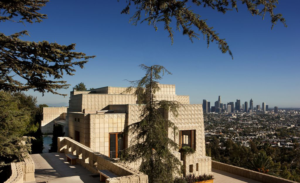 弗兰克·劳埃德·赖特在洛杉矶山上的漂亮豪宅