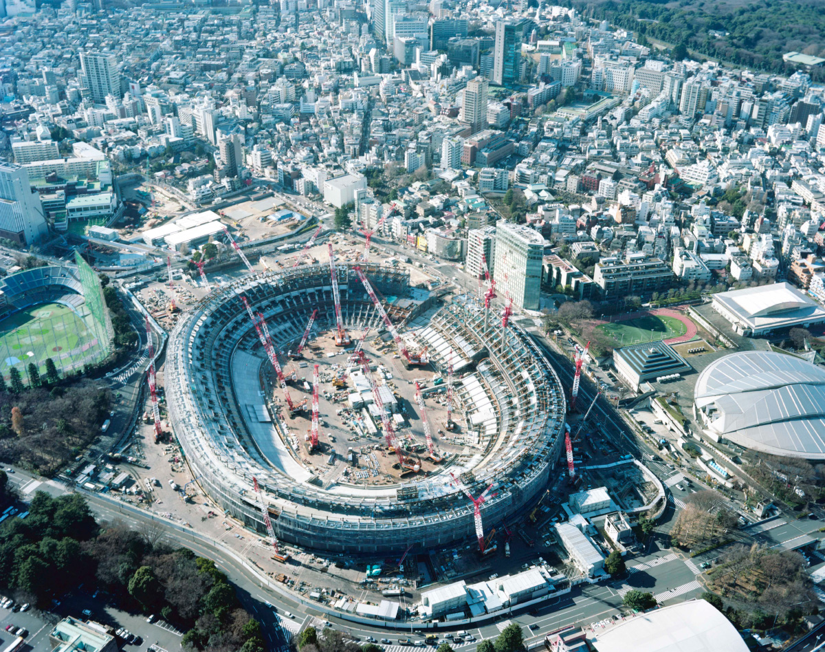 航拍照片的东京和一个正在建设的体育场，在东京制造