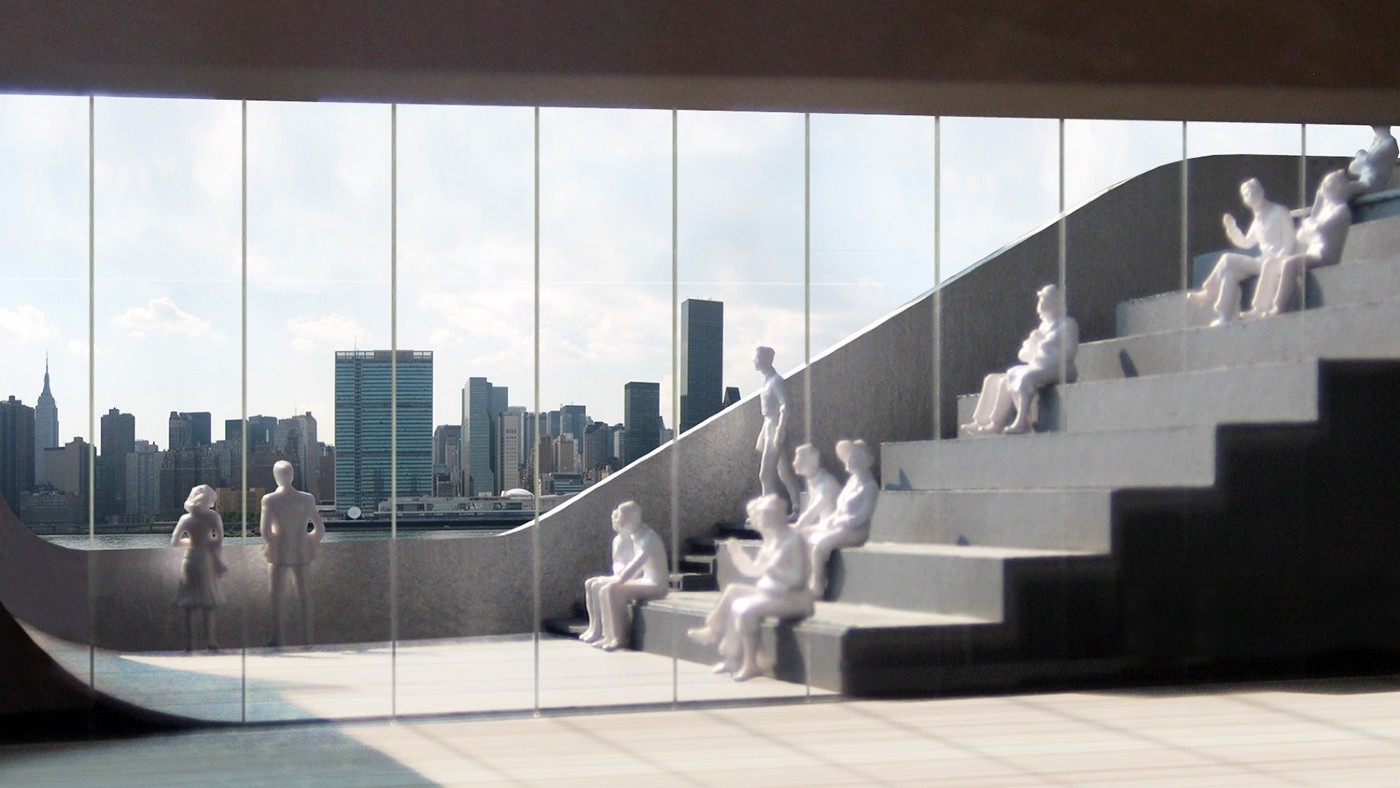 建筑师Steven Holl的建筑模型展示了他们新图书馆的楼梯设计。背景是曼哈顿的天际线。