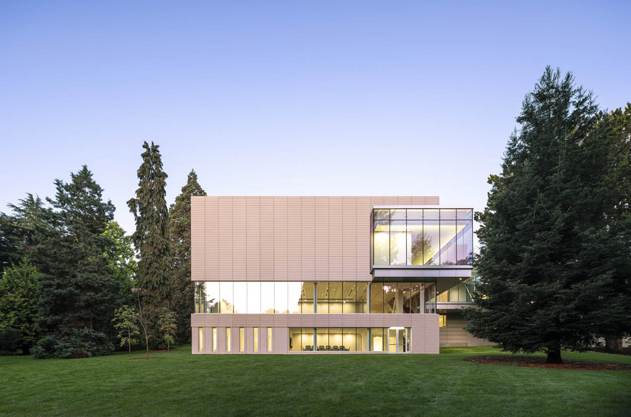 新的西雅图亚洲艺术博物馆，一个长方形的石头体量