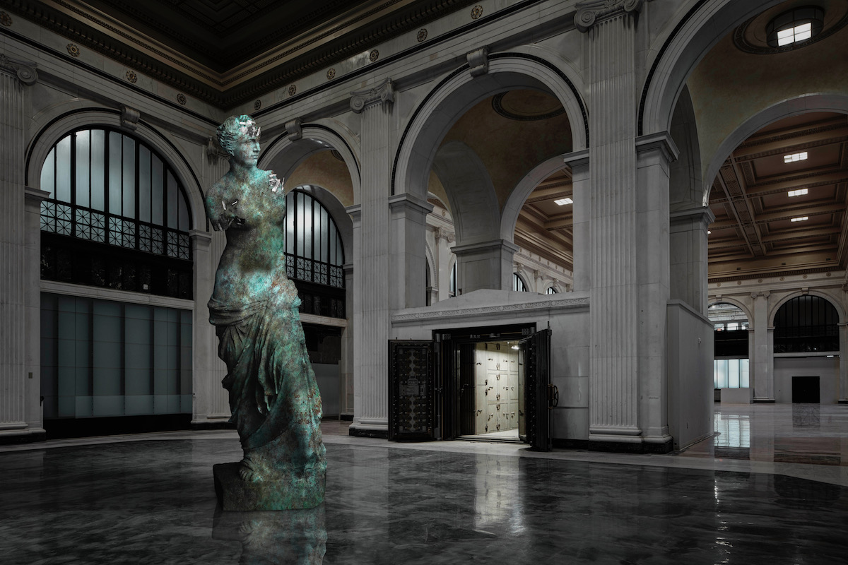 image of Venus de Milo in an abandoned building
