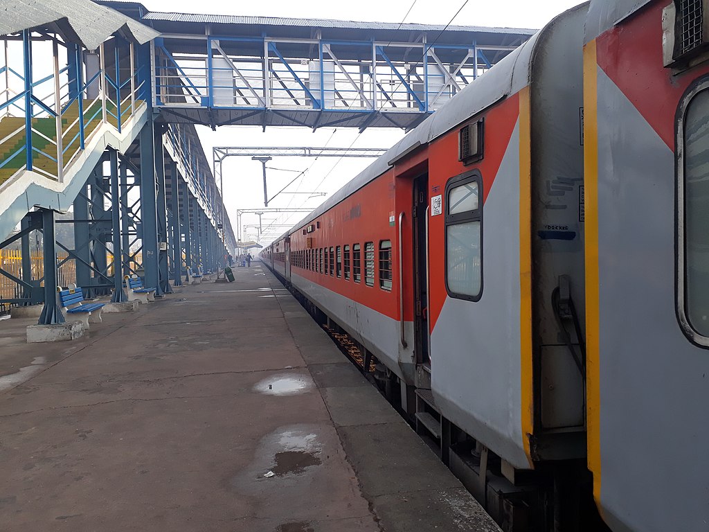 印度的一列客运火车