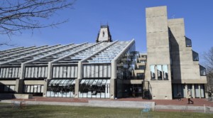 这是哈佛大学的一座现代建筑，在2020年BAM排名中名列前茅