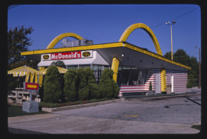 麦当劳得来速餐厅的老照片