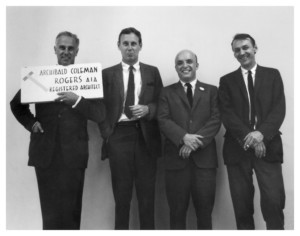 四个人的黑白照片，最左边是乔治·科斯特里茨基