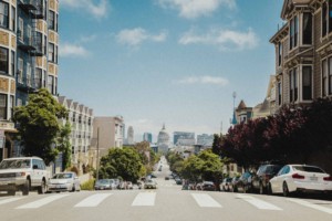 旧金山街头，无人驾驶出租车即将回归?