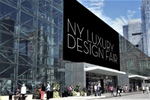 一个会议中心的外观渲染，上面有一个横幅写着“纽约豪华设计博览会”