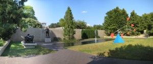带有反射游泳池的雕塑花园，如今已进行了sugimoto的大修