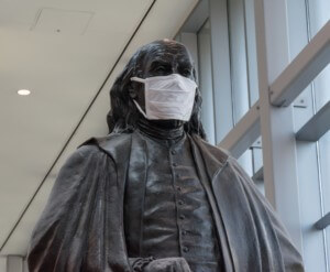本杰明·富兰克林戴着口罩的雕像，可能被提名为美国英雄国家公园的候选人之一