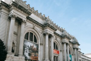 The front of the Metropolitan Museum of Art, big ben bell news, and more