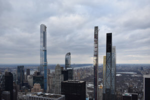 曼哈顿的亿万富翁排，一群又高又瘦的高楼