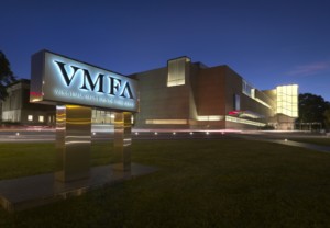 现代博物馆侧翼的外部景观，上面写着“弗吉尼亚美术博物馆”