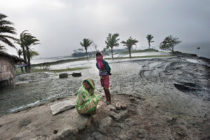 孟加拉国的飓风破坏和气候难民图像