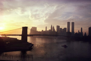20世纪70年代，从世贸中心的塔楼俯瞰曼哈顿的天际线