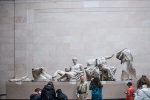 在大英博物馆希腊区，雕像在那里展出