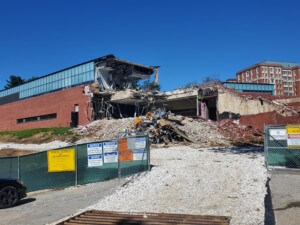 马丁中心被拆除的照片