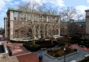 艾弗里大厅，一座高大的红砖建筑，铜檐，计算设计实践理学硕士项目的新家