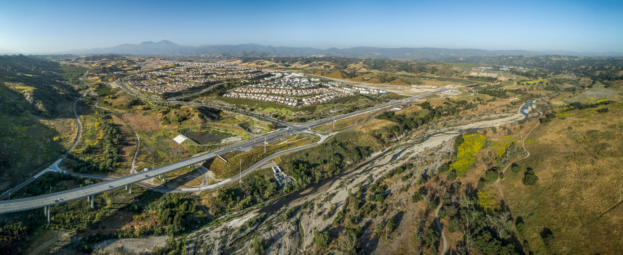 鸟瞰加利福尼亚州南部山麓的一个开发项目