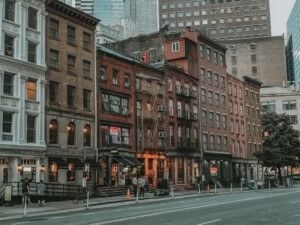截至2021年11月14日，没有租金减免的纽约市街景