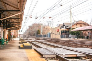 费城的一个地铁和美铁车站，其中一个