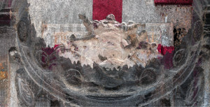 一名男子俯视帕台农神庙的照片扫描图