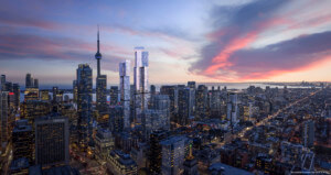 在日落时分，多伦多两座超高层塔楼的渲染