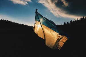 乌克兰国旗在风中飘扬