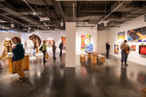 开放的展览空间与雕塑和绘画