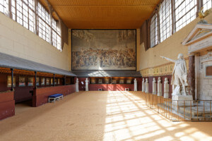 凡尔赛宫历史悠久的室内网球场景观