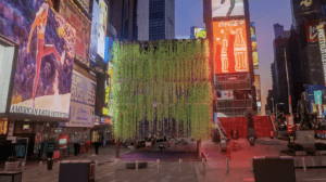 时报广场上一个被层叠藤蔓覆盖的临时房间的效果图