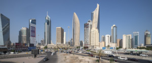 科威特城市的天际线与大型摩天大楼