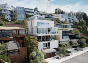 加利福尼亚山坡上的一座现代住宅