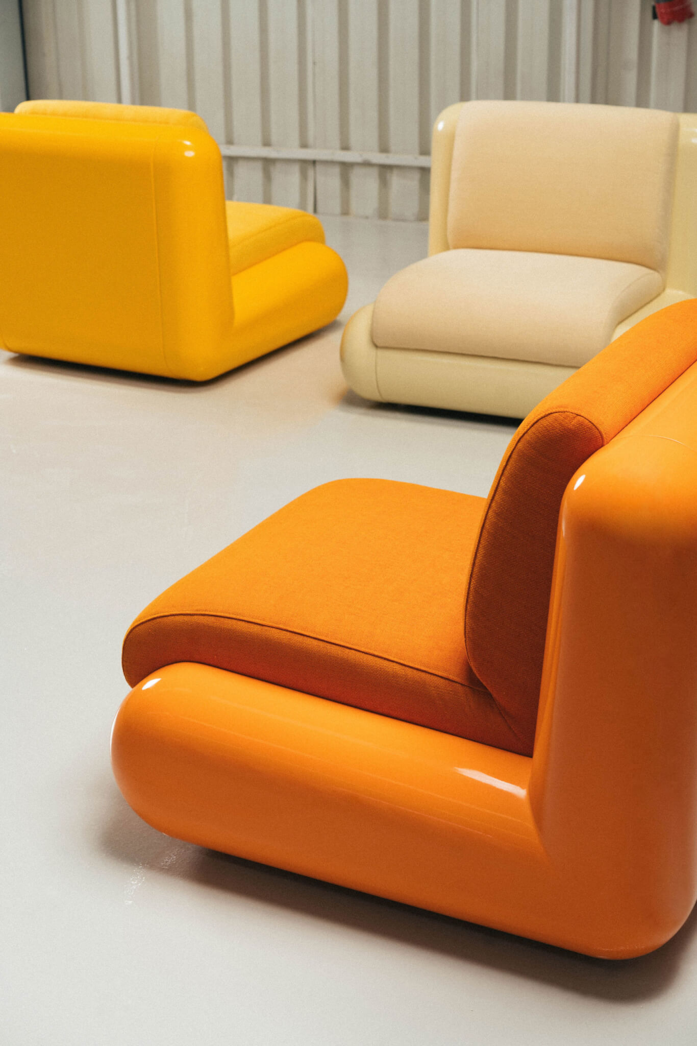 橙色的椅子